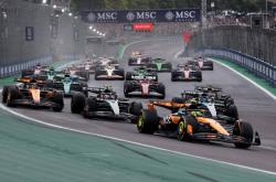 开云体育在线-阿斯顿马丁逆转红牛车队，皮亚斯特里高光表现