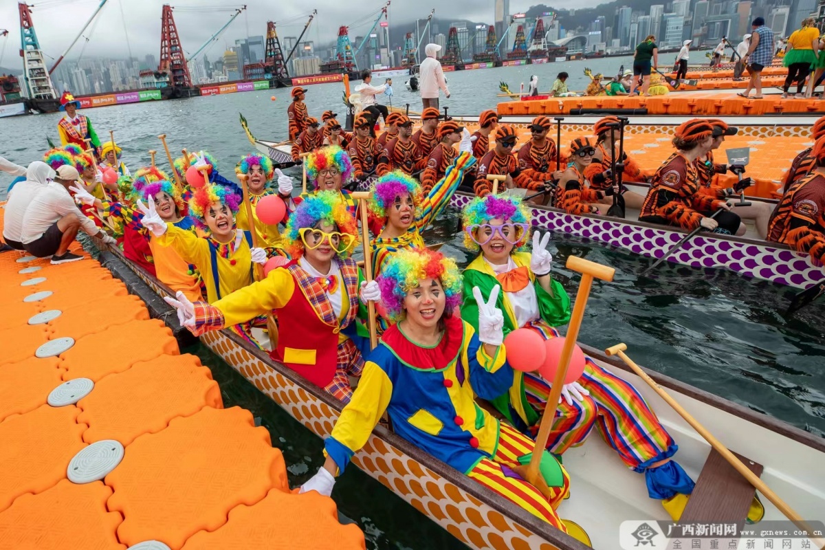 包含澳大利亚篮球盛事现场火爆，球星风采吸睛的词条