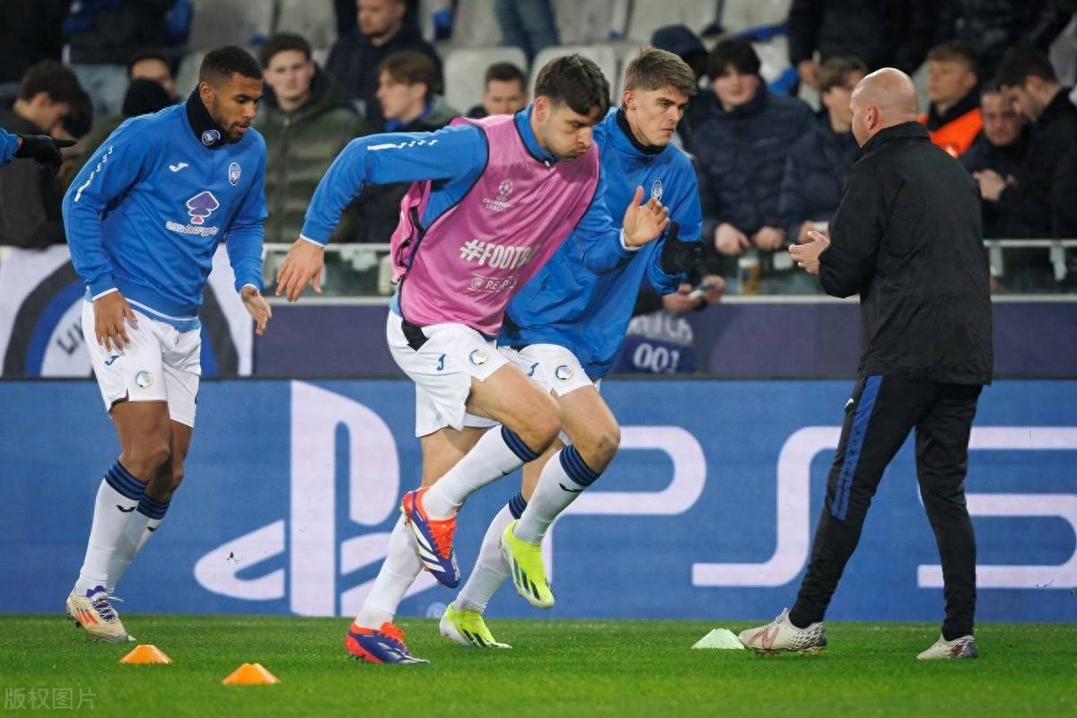 欧冠杯赛事中球队战术对抗激烈