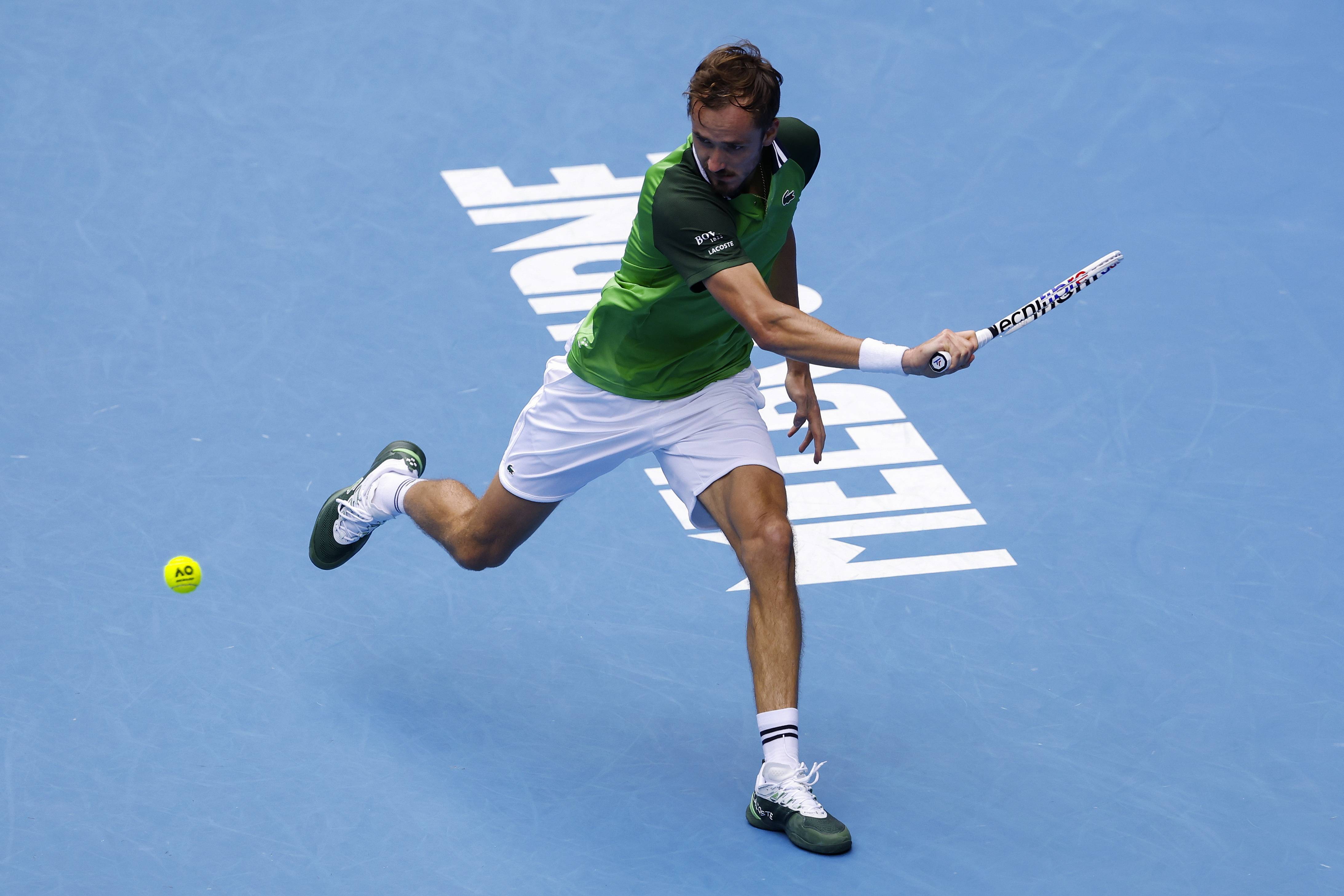 澳大利亚网球队险胜法国网球队，梅德韦杰夫制霸全场的简单介绍