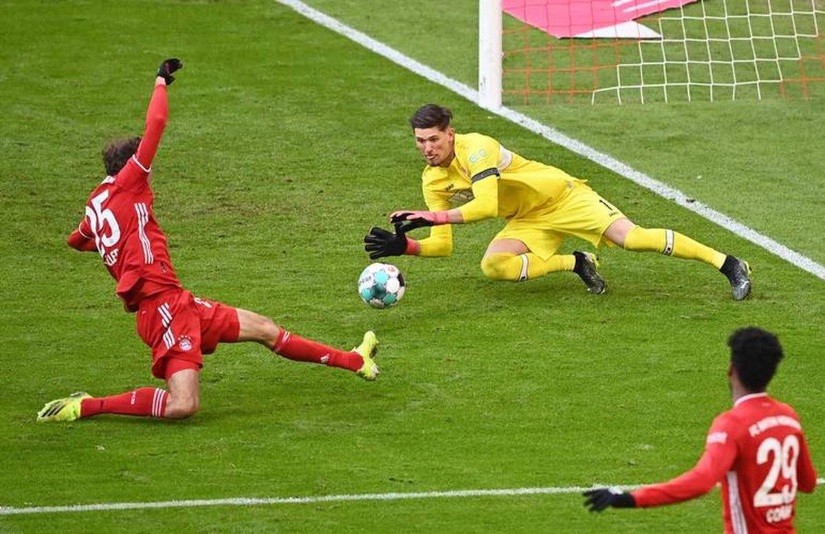 包含球星爆发！足球赛场再现神级操作的词条